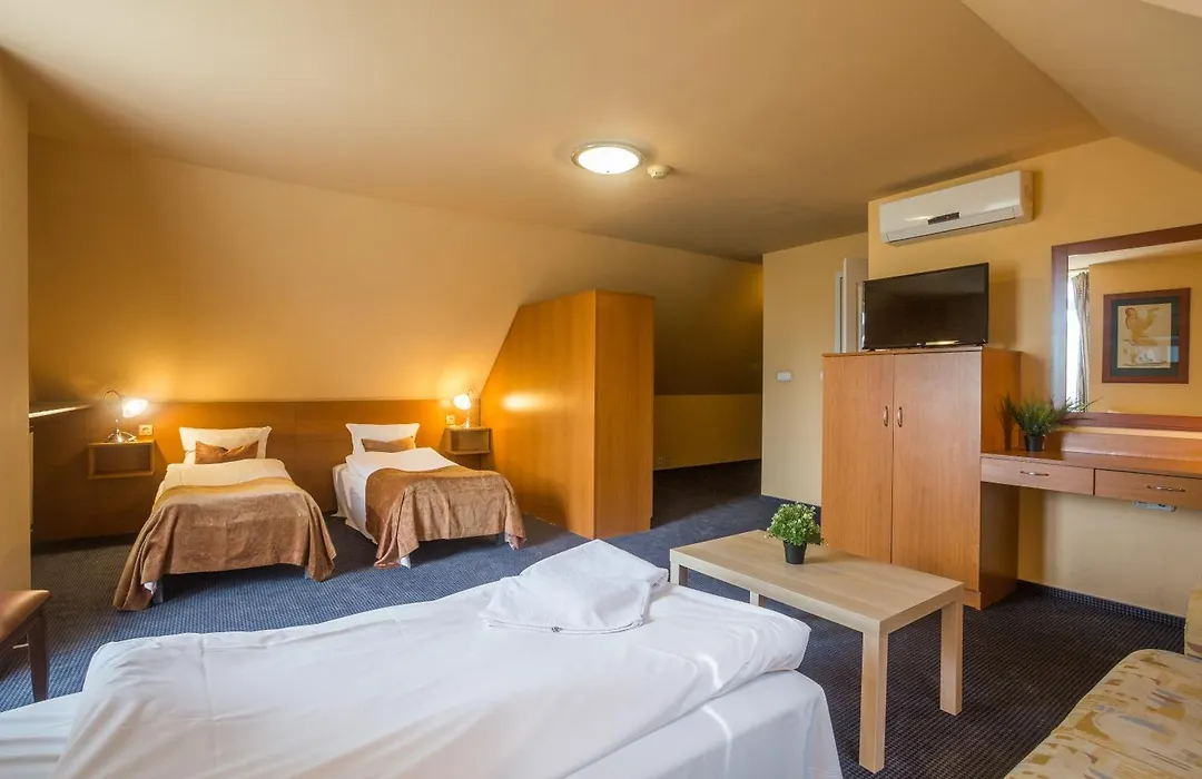 Hotel Luna Budapest-1